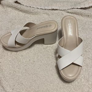 Chic Soul Two-tone Cream Platform Sandals
SIZE 9    **Great Condition**